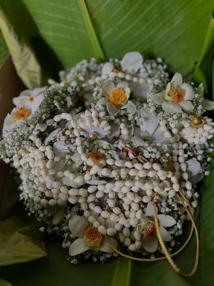 This is how I pack my fresh floral jewellery, on a banana leaf to keep it fresh until you are ready to wear it. This set is made with jasmine and white flowers.