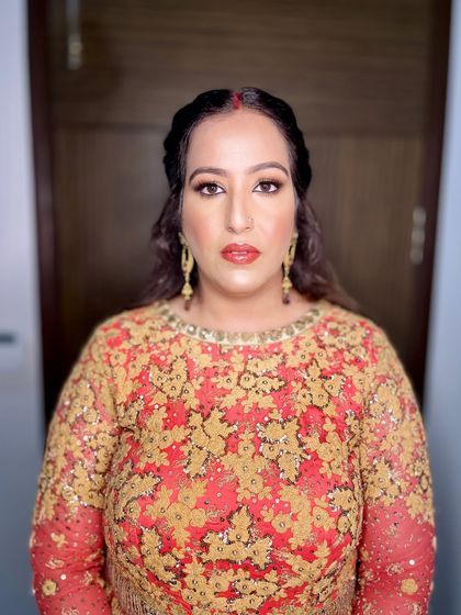 A close-up of the bold and classy makeup for this Lohri function.
