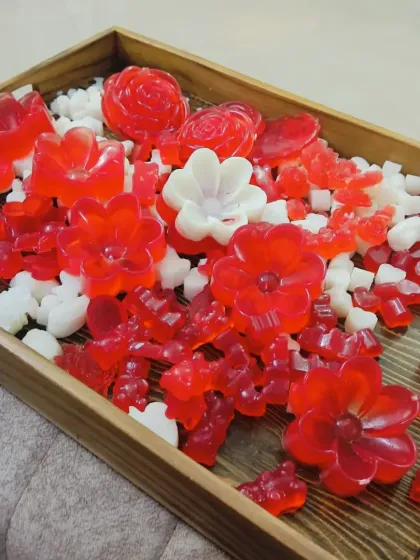 I'm busy stocking up these beautiful red and white soap creations for Valentine's Day. The collection includes flowers, hearts, bunnies, and ducks in elegant fragrances.