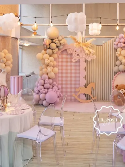 A complete view of the "We Can Bearly Wait" baby shower, featuring pastel balloon garlands, a gingham backdrop, and whimsical hot air balloon details for a soft, dreamy atmosphere.