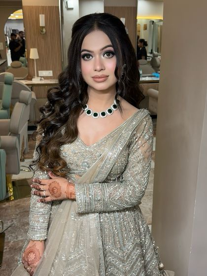 This client looked absolutely breathtaking for her engagement. The silver-toned lehenga was complemented by a cool-toned makeup look with a hint of shimmer.