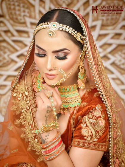 A beautiful bridal look with warm, earthy tones and a pop of green from the jewelry. Our color theory module teaches students how to create harmonious and striking color palettes.