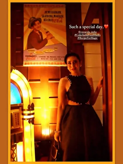 A closer look at Karisma Kapoor with my painting at the event celebrating her grandfather, Raj Kapoor.