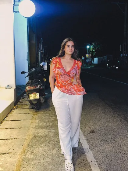 Walking through the streets of Sri Lanka in my favorite H&M linen pants. They are so versatile and comfortable, making them the perfect travel companion for exploring new places.