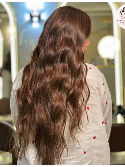 A side view of this luminous brown color, showing off the glossy finish and glamorous, rich tones.