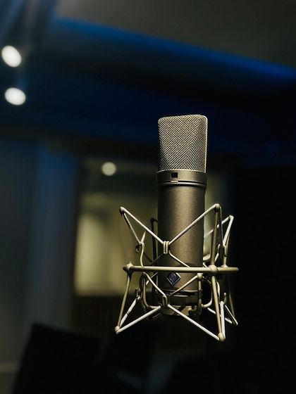 The Neumann U87 is more than a microphone; it's a legend. We're thrilled to have this iconic mic in our studio, ready to capture your performance with its signature warmth and clarity.