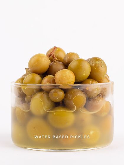 Our water-based Karvanda pickle is a taste of tradition. The simple brine fermentation allows the berry's natural tartness to shine through.