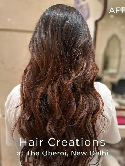 From the back, you can see the full effect of the copper and chestnut waves. The colour is seamlessly blended for a sophisticated and modern finish.
