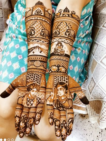 This design combines tradition with personal touches. It features detailed portraits of the couple on the palms, complemented by classic wedding motifs like the doli and shehnai on the arms.
