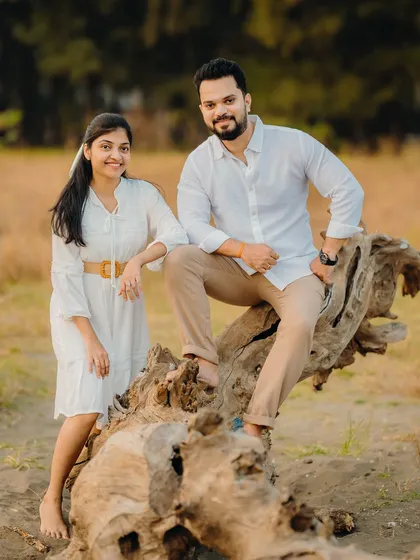 Using natural elements like this large piece of driftwood as a prop for Milan and Pranali's beach pre-wedding shoot. It adds a rustic and organic feel to the portraits.