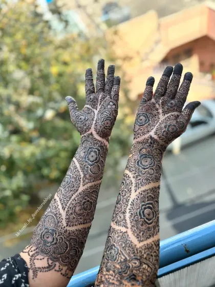 This angle shows the detailed floral work within each segment of Nabeela's unique design.