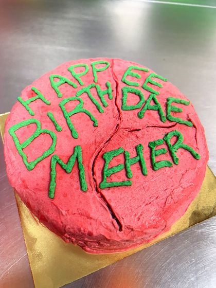 I might as well call myself Hagrid, because this is my take on the iconic "Happee Birthdae" cake from Harry Potter. It's perfectly imperfect and made with a lot of love.