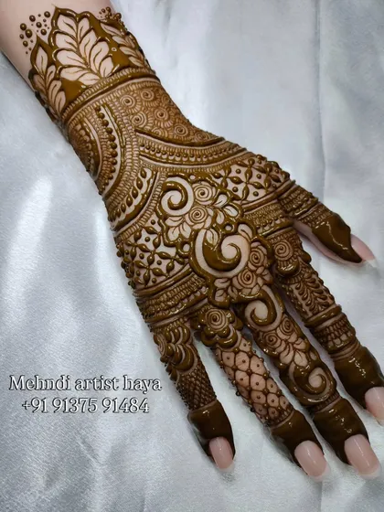 A full view of the completed Gulf-style design on the practice hand. This is a popular and modern style that many clients request.