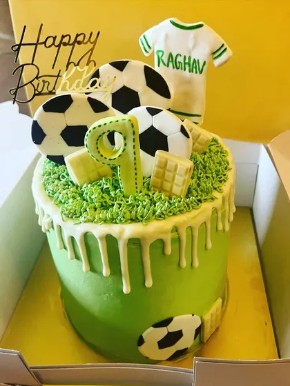 Another take on a football-themed cake, this one with a white chocolate drip and fondant accents. The vanilla and blueberry cake inside offers a lighter, fruitier alternative for sports fans.