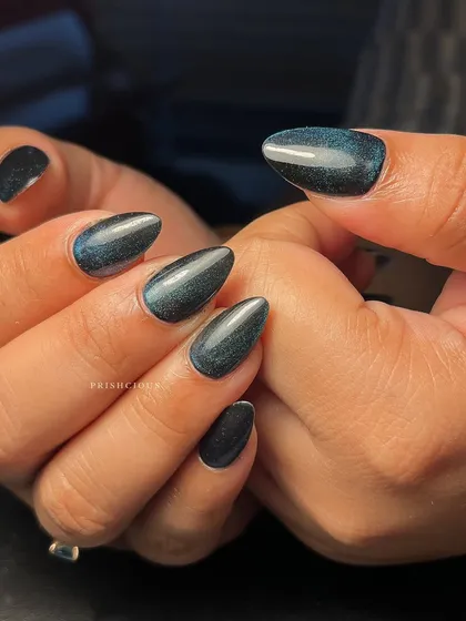 Another shot of the green galaxy cat eye nails. The way the light hits the magnetic polish creates a different look from every angle.