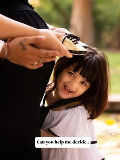 A playful peek from the soon-to-be big sister! Including siblings in maternity shoots makes for such sweet and memorable photos, capturing the excitement of the whole family.