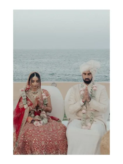With the ocean as their witness, the couple sits in prayer during their wedding ceremony. We design our mandaps to honour both the sanctity of the rituals and the beauty of the natural surroundings.