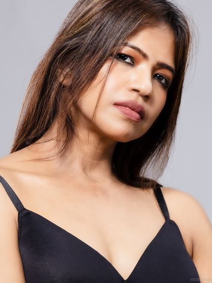 A beauty close-up, with a natural and soft look.