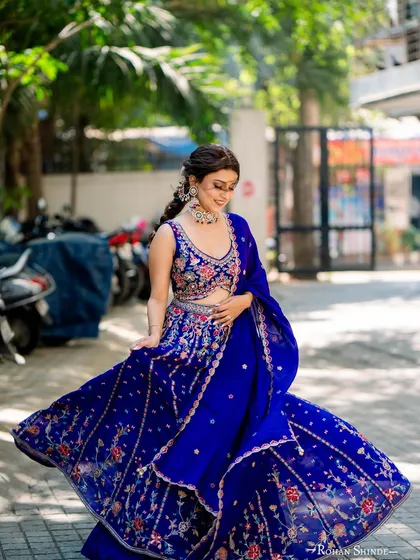 This is what pure joy looks like. This gorgeous royal blue floral lehenga is one of my most loved rentals for a mehendi or sangeet, perfect for that main character energy twirl.