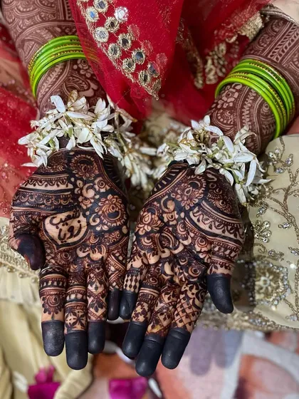 Alhamdulillah, the final stain is what it's all about. This is the deep, maroon-brown color you can expect from my all-natural, chemical-free henna paste, beautifully complementing the bride's attire.