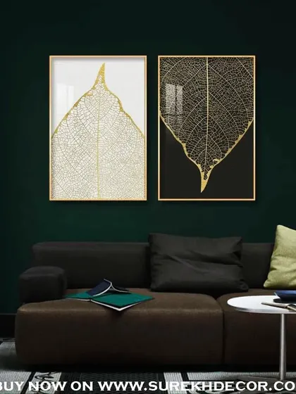 This set of two crystal paintings features delicate, golden leaf skeletons against contrasting black and white backgrounds. The minimalist design is both elegant and sophisticated, perfect for a modern interior.