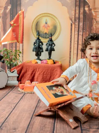 This little one is happily pointing at the pictures in the book, a lovely candid moment from the Varkari session.