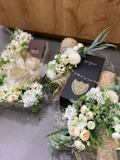 A duplicate of ID 92, this lavish display of expertly wrapped champagne bottles and flowers is ideal for major celebrations or high-end corporate gifting.