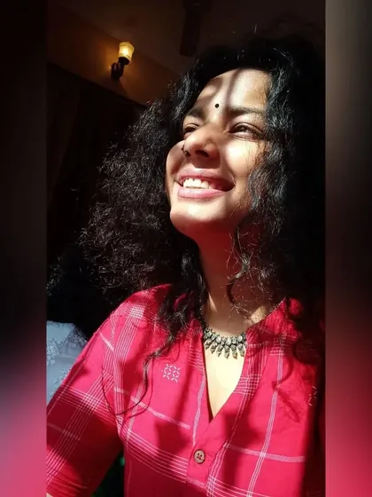 Inspired by 50s fashion with a simple red checked top, a small bindi, and natural makeup. I love drawing inspiration from different eras to create a unique personal style.