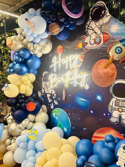 A side view of the cosmic balloon arch, showcasing the mix of chrome and standard balloons used to create a stellar effect.