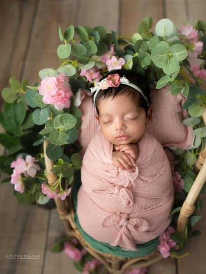 Painted in soft pastels, this newborn girl is surrounded by gentle pink flowers. This setup is all about radiating calm, love, and the feeling of a fresh start.