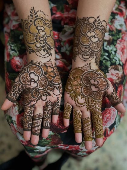 A beautiful design for my bestie, featuring floral motifs with hearts in the center. A sweet and personal touch.