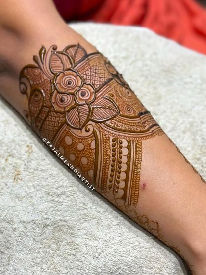 Intricate Bridal & Engagement Henna photo 22