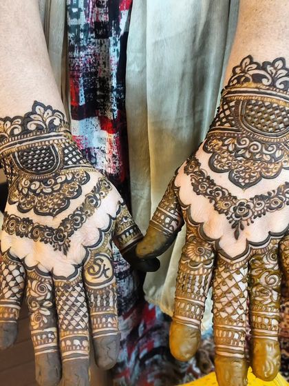 Hajira Mehendi Artist - Mehndi Artist Services Modern & Minimalist Designs photo 34
