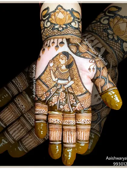 A classic bride portrait on the palm, with a lotus motif on the wrist. This is a timeless combination for any bride.