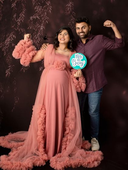 The pure joy of finding out it's a boy. I love capturing the happy and playful moments during a gender reveal as part of the maternity session.
