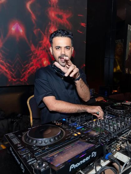 Crowd Control: The MC Experience photo 7