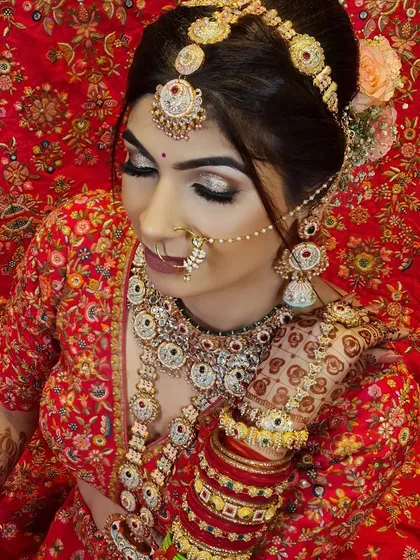 A 'Sohni Bride' indeed. This close-up shows her beautiful silver glitter eye makeup and intricate jewelry.