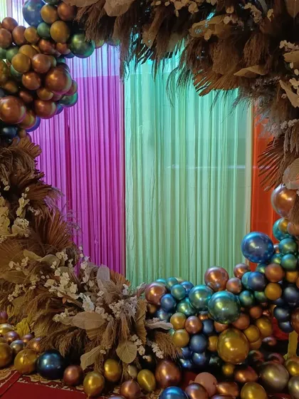For a fun and festive look, I designed this circular backdrop using a mix of metallic-colored balloons and clusters of dried pampas grass. This style is very popular for modern birthday parties, baby showers, and other lively celebrations.