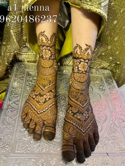 A beautiful chevron-patterned foot design for bride Shafin, combining floral bands with geometric precision.