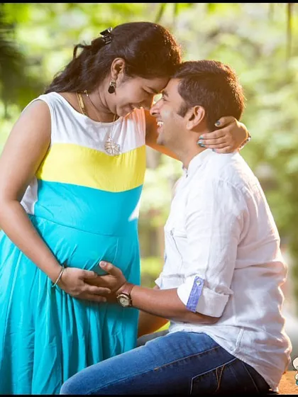 The connection between partners is a huge part of this journey. I focus on finding those natural, happy moments, like this one in a quiet park, to create warm and intimate couple portraits you'll cherish.