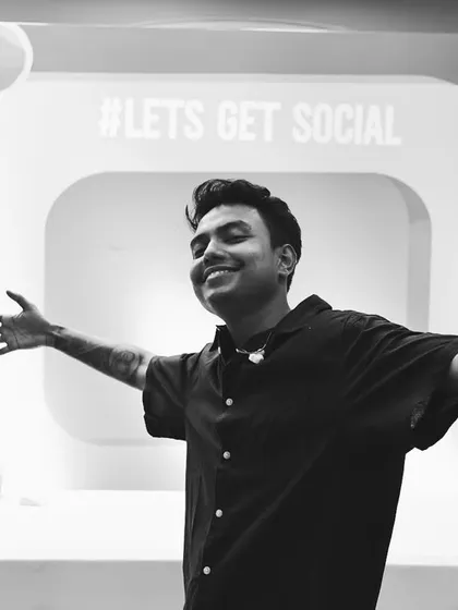Our keyboardist enjoying the photo booth at a brand event. We bring good vibes both on and off the stage.