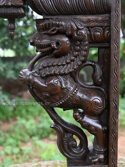 A close-up of the 24-inch Yaazhi bracket, focusing on the creature's powerful form and the intricate details of its mane and body.