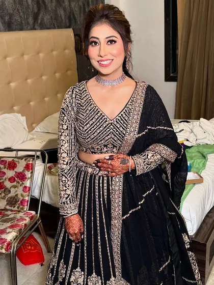 A classic engagement look in a stunning black lehenga. I gave her a soft glam look with a defined eye and a nude pink lip to balance the heavy outfit.