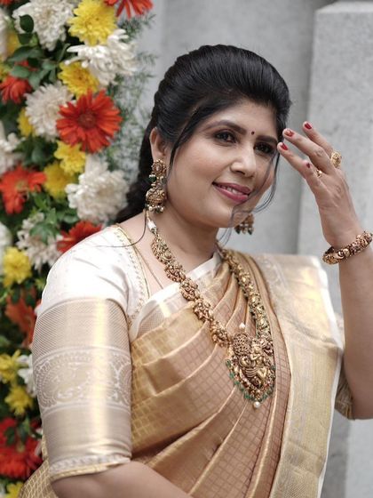 Another beautiful close-up of Shilpa, showcasing her complete traditional look.