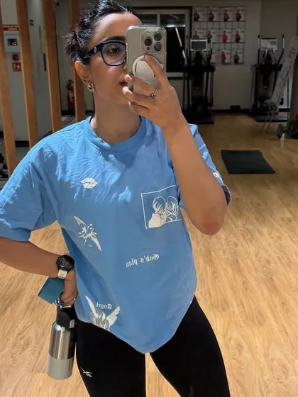 Even on tough days, showing up to the gym is a win. This mirror selfie is a reminder that consistency is more important than perfection on your fitness journey.