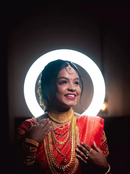 A modern and creative bridal portrait. Using a ring light as a halo, I framed her radiant smile to create a unique and contemporary image that feels both divine and full of personality.