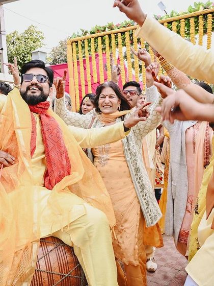 Somesh Chaurasiya - Wedding Photography & Cinematography Vibrant Haldi & Mehendi Moments photo 31