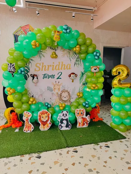 Another angle of the adorable jungle-themed second birthday decoration.