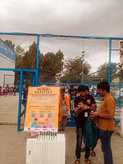 Our team managing on-the-spot registrations for a tournament held in partnership with Decathlon. We ensure a smooth and organized sign-up process for all players.