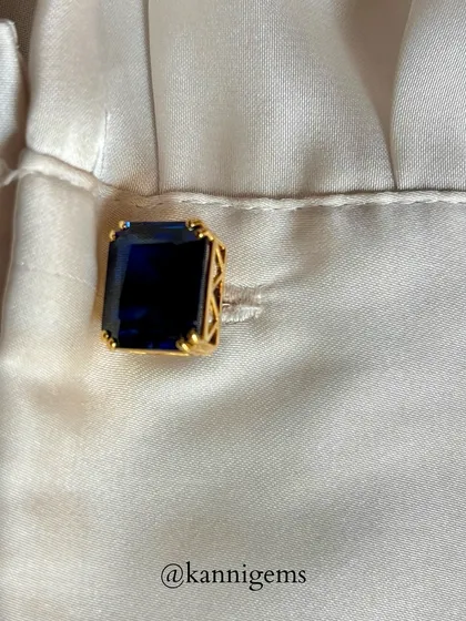 These gemstone and gold cufflinks strike the perfect balance of modern design and classic sophistication. Ideal for weddings, celebrations, or elevating your everyday work attire.